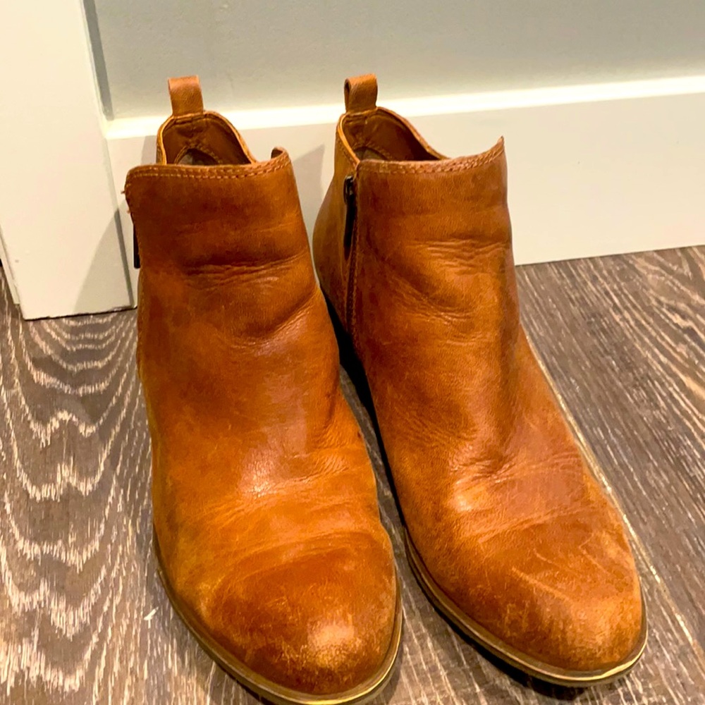 Super cute Lucky Brand Booties leather